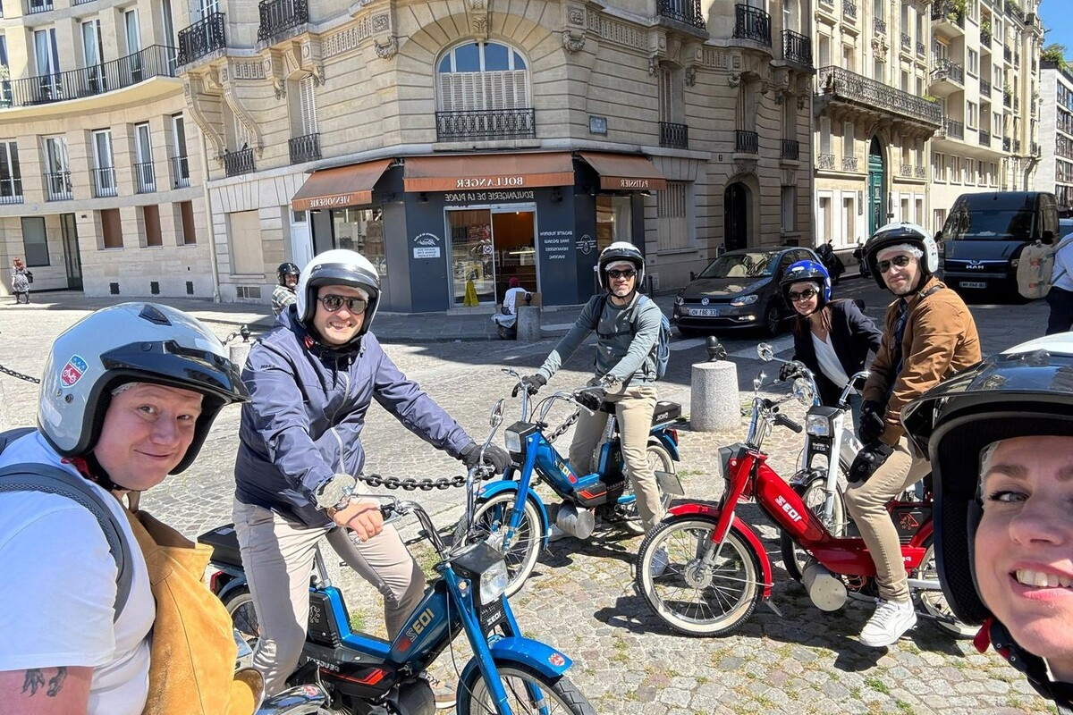 Visite guidée originale en mobylette à Paris